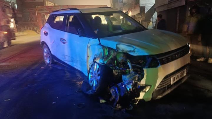 In Gorakhpur, Speeding car collides with auto near MLA, woman dies, husband and daughter serious