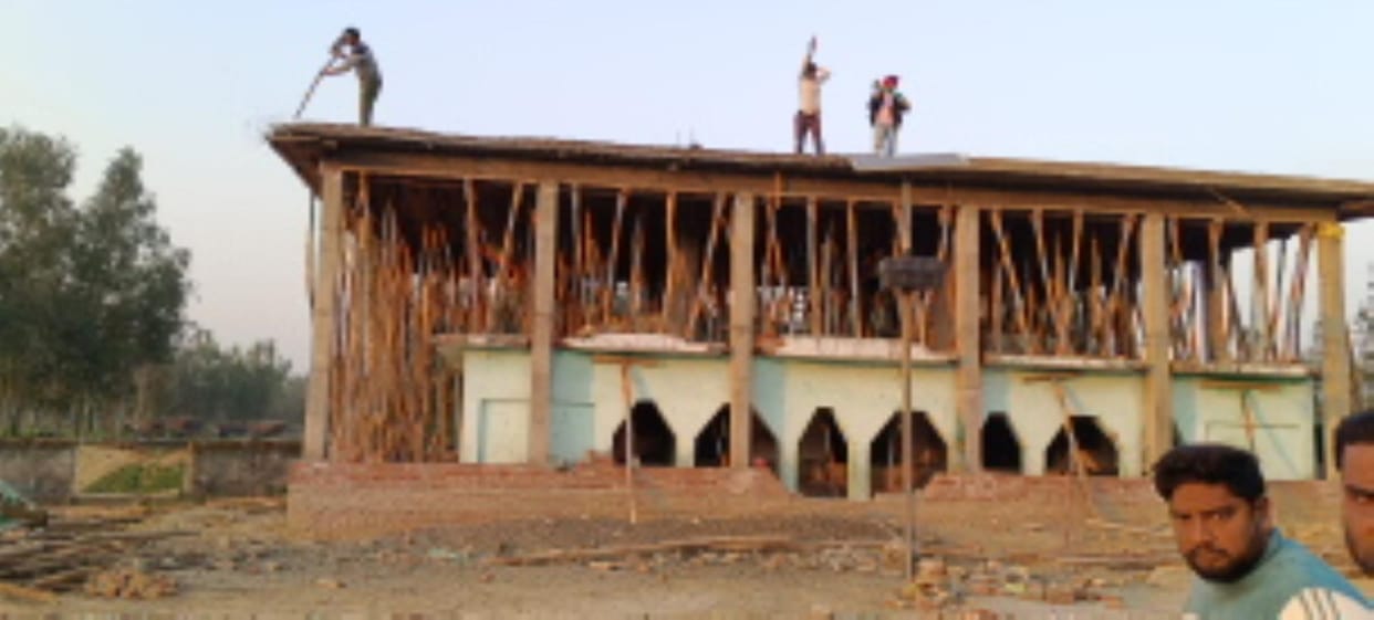 When the administration increased its strictness, people themselves started breaking the tomb.