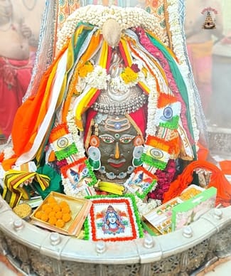 Baba Mahakal was colored in the colors of the tricolor on Republic Day