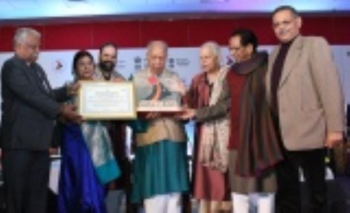 Life Time Achievement Award to Pt. Hariprasad Chaurasia