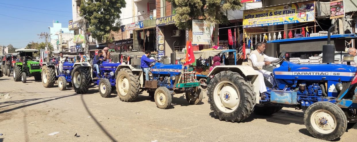 Farmers took out a march with 50 tractors in Bahal