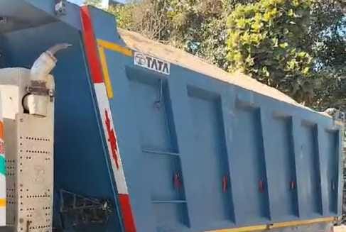 रेत का अवैध उत्खनन करने के कारण जब्त वाहन