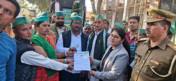 Farmers took out Tricolor Yatra and submitted memorandum