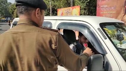 Traffic police giving roses to those breaking traffic rules and giving advice