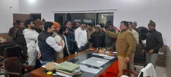 Members of Hindu organization reach police station in case of assault, commotion