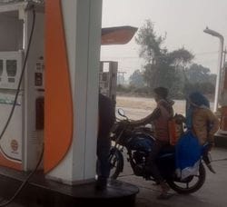 No helmet-no petrol: Somewhere strictness is seen, somewhere rules are broken