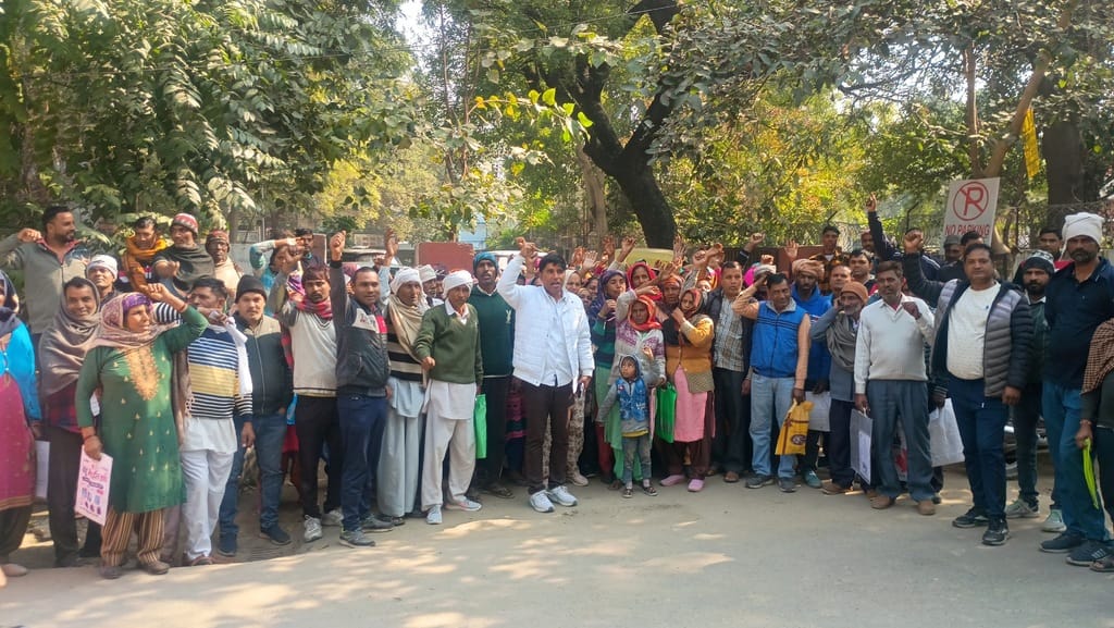 Villagers protested against not getting 100-100 yard plots