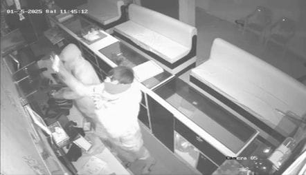 Theft in two jewelers' shops in Satnali, thieves took away jewelry worth lakhs