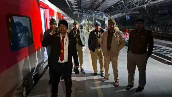 Jammu Mail's brakes jammed, it stood at the station for 42 minutes