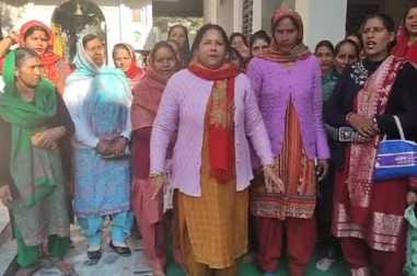 Demonstration in case of beating of woman, demand for quick investigation