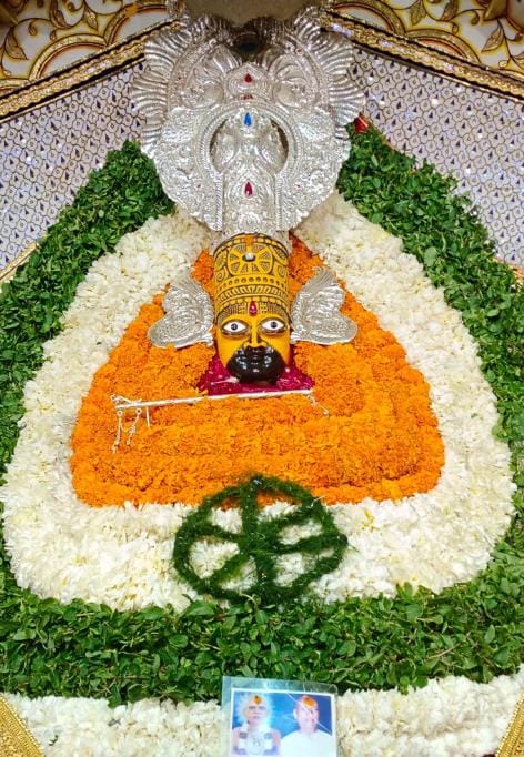 Shyam Baba's tricolor was decorated with flowers