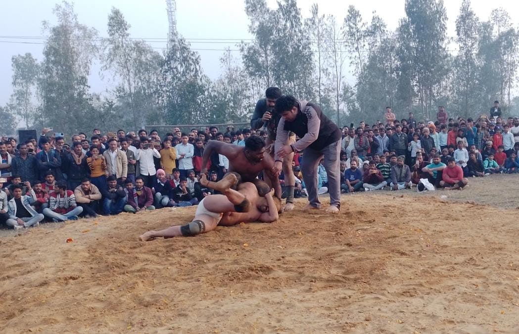 Wrestlers showed tricks in Dangal