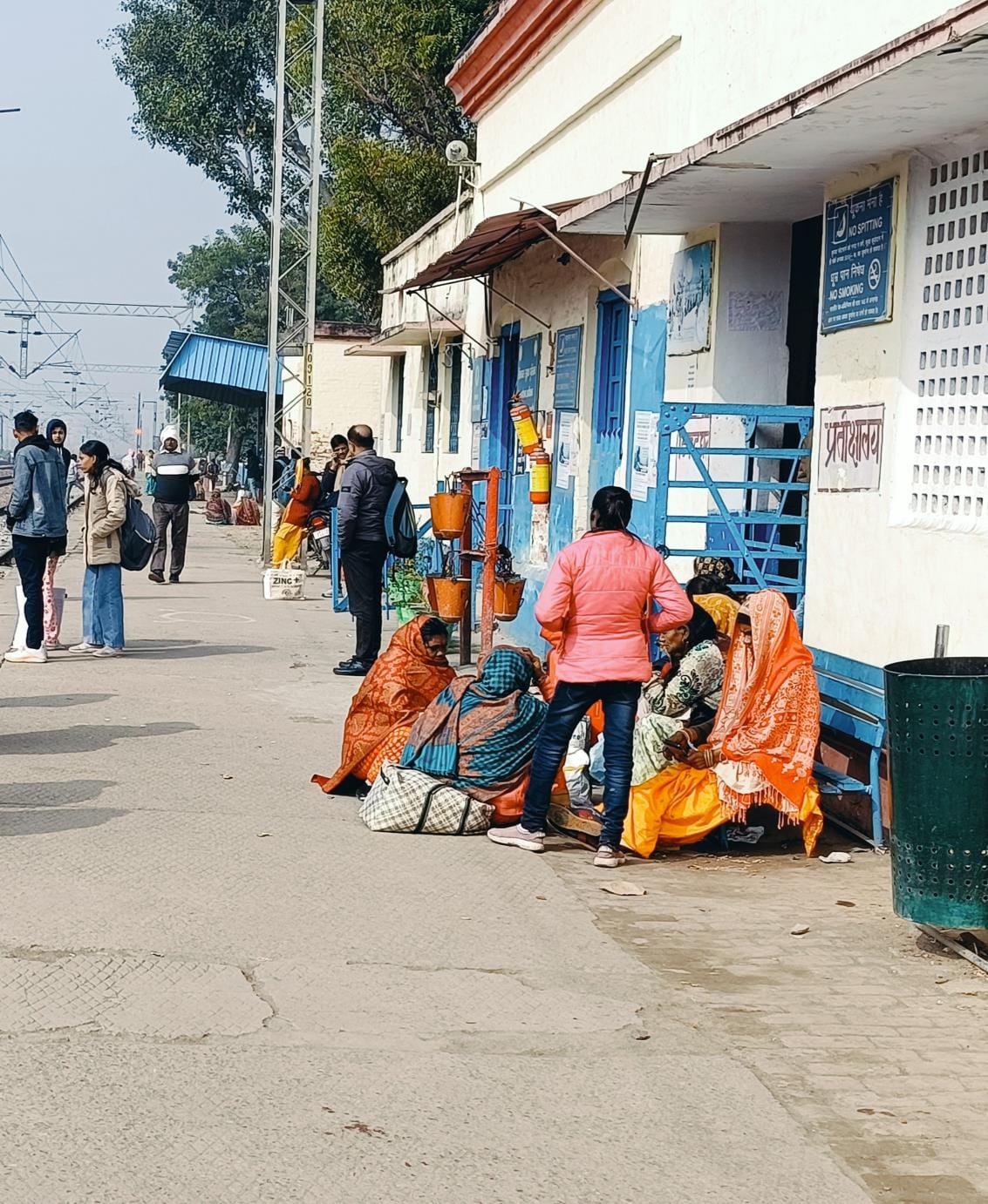 Kanpur-Tundla Memu reached two hours late