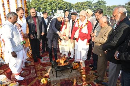 MP Naveen Jindal did Shramdaan in Police Line