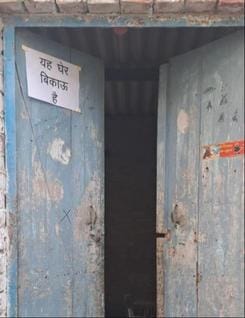 Saharanpur: Seven families of Sujadpura warned of migration, put up posters of 'house for sale