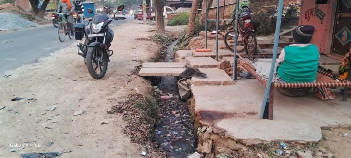 Jamauli ward is facing waterlogging and dirt