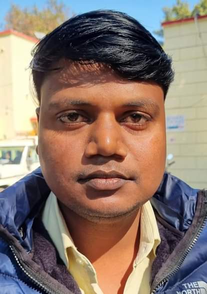 Jalaun News: कस्टम में नौकरी लगने पर प्रधान ने दिया इस्तीफा Pradhan resigned after getting a job in Customs