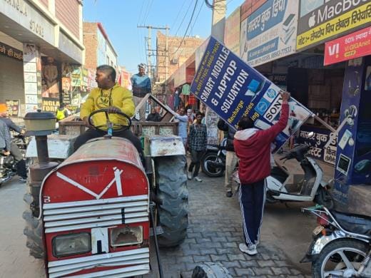 The municipality launched a campaign to remove encroachment in Ratia