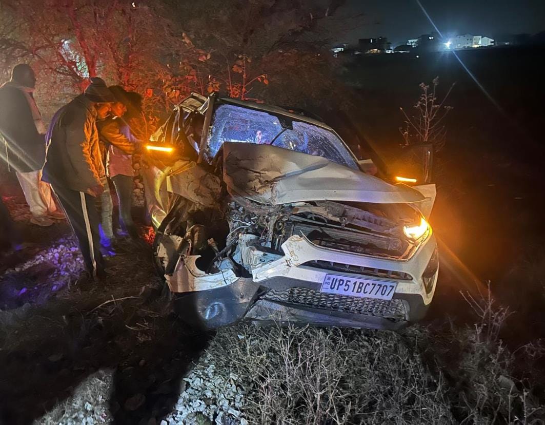 Eight people travelling in SUV injured in collision with mini truck