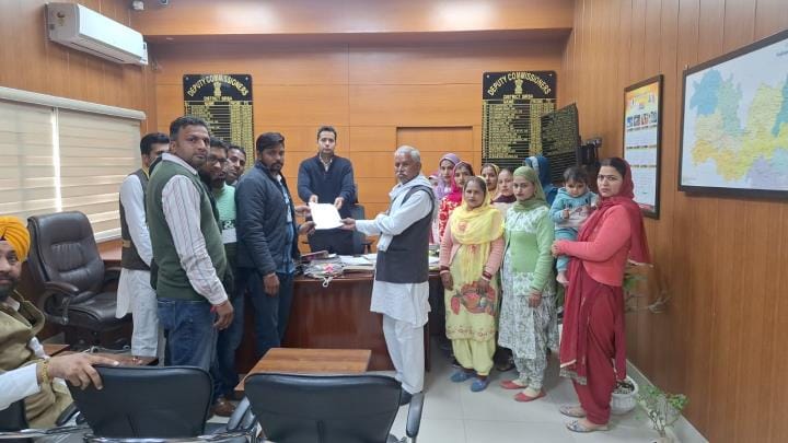 Block committee members submitted no-confidence motion against the vice chairman to the deputy commissioner.