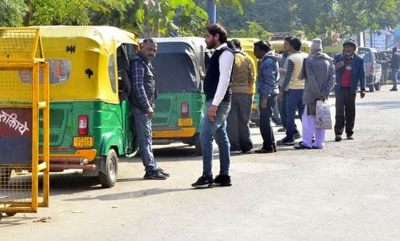 Buses went to Mahakumbh, passengers took the help of rickshaw vehicles