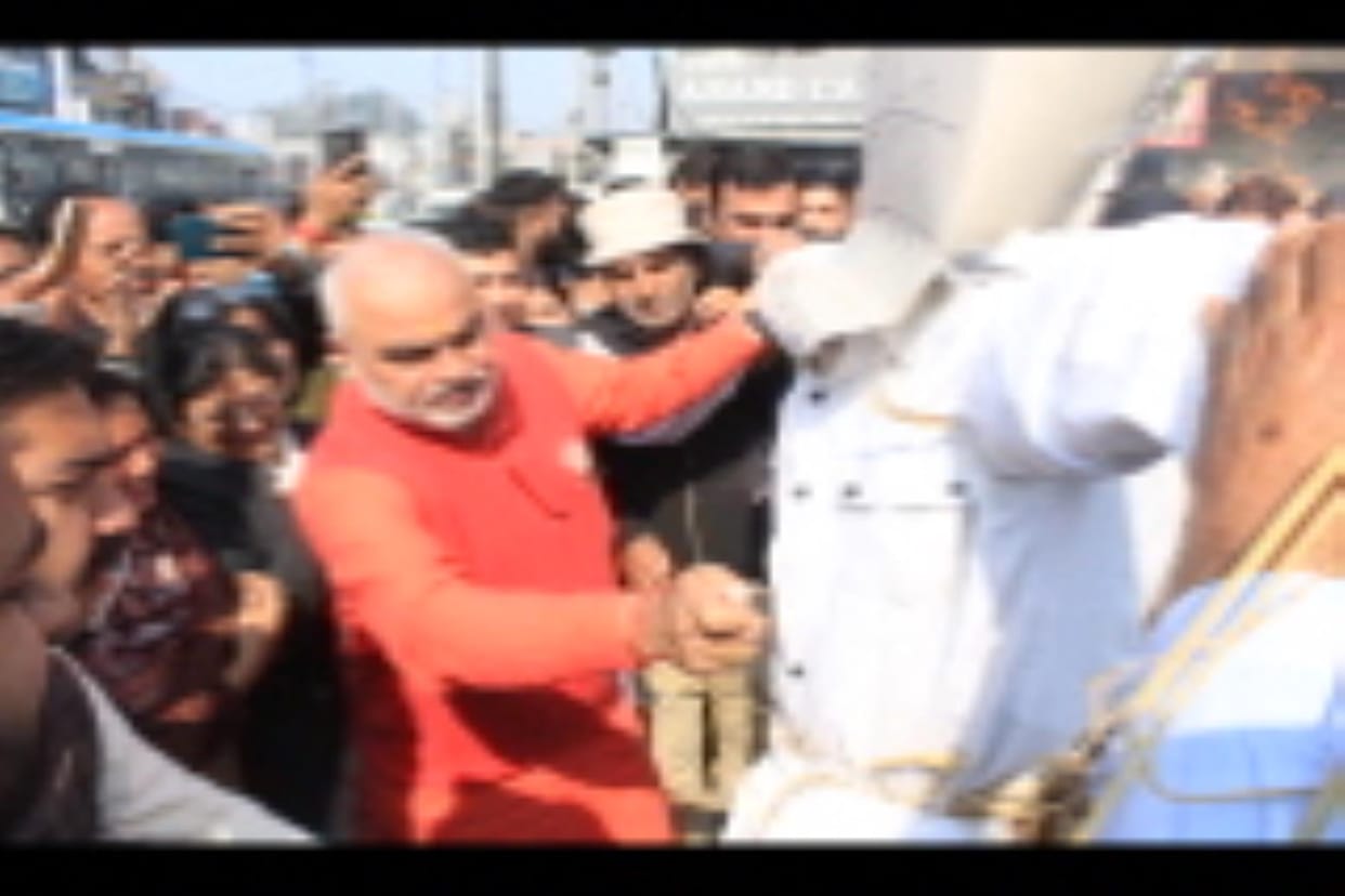 BJP members burnt the effigy of Kejriwal and Atishi