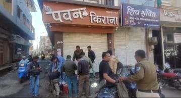 चोरी की सूचना पर पुलिस टीम मौके पर पहुंची