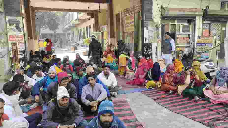 Employees said- If the outstanding salary is not received in two days, then we will start an indefinite strike