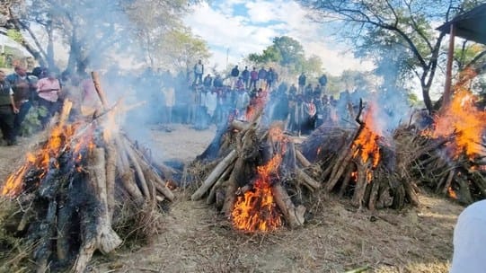 हादसे में मृत चारों भाइयों की एक साथ जली चिता