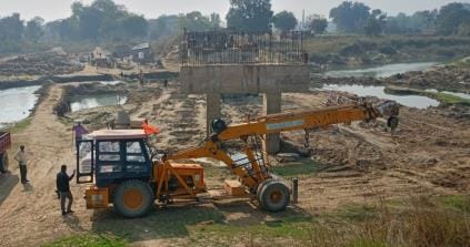 Construction of Chorghata bridge on Balrampur border begins, traffic will become easier