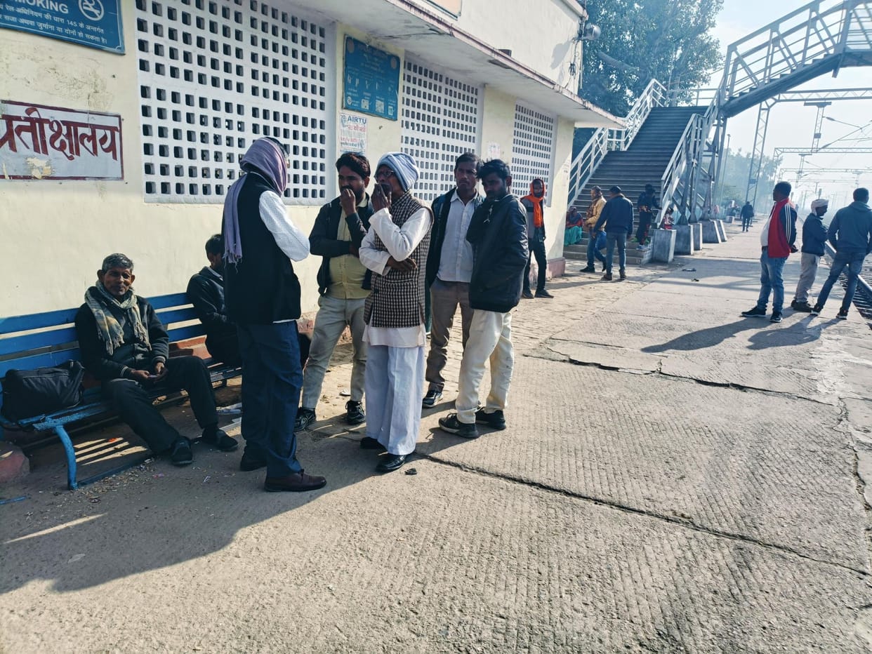 Kanpur-Tundla MEMU cancelled, passengers upset