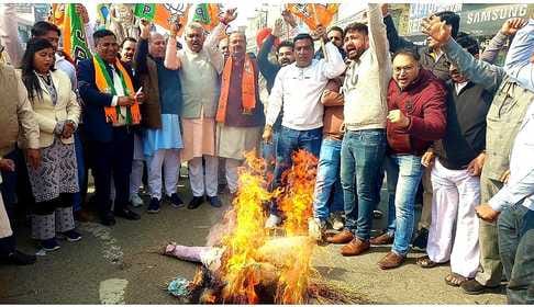 Angered by the comment, BJP workers got angry and burnt the effigy of Delhi Chief Minister and Arvind Kejriwal.