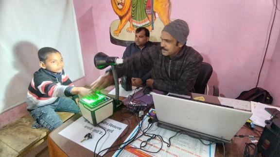 Aadhaar is getting stuck...It is difficult to get Aapar ID made.
