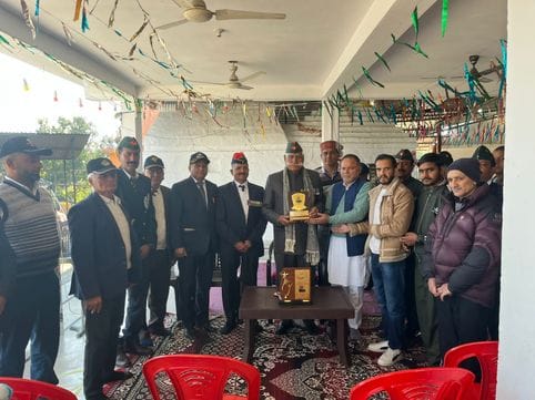 Ex-servicemen honored at Shiv Mandir Lag Dayo