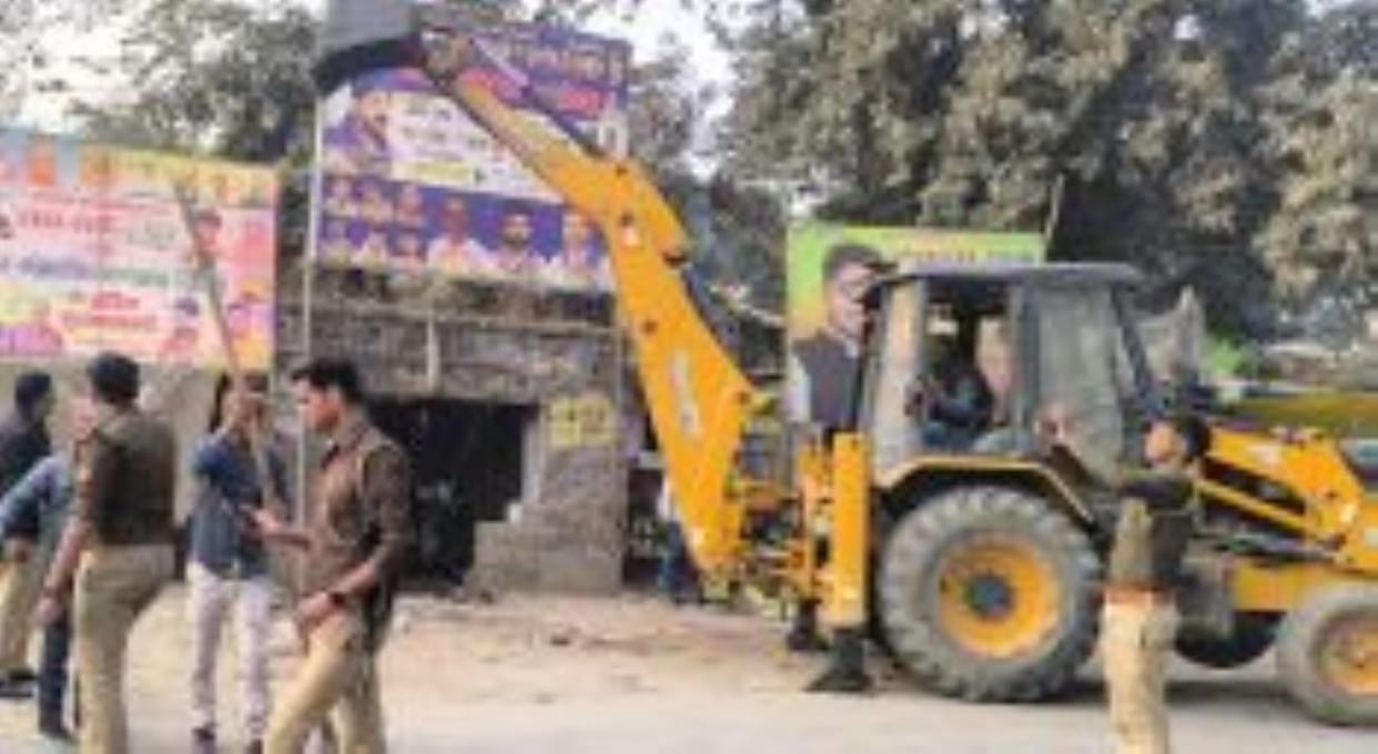 Illegal shops demolished with JCB, encroachment removed