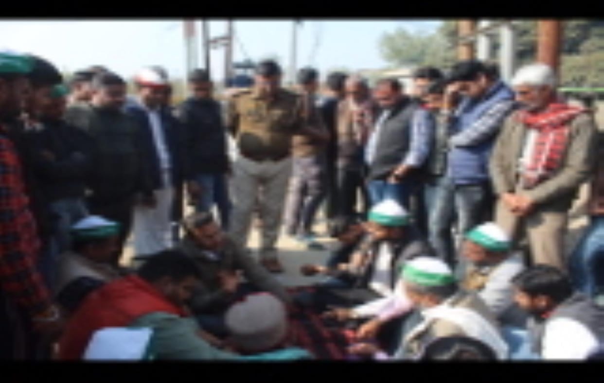 Farmers got angry on the action of electricity vigilance, staged a sit-in