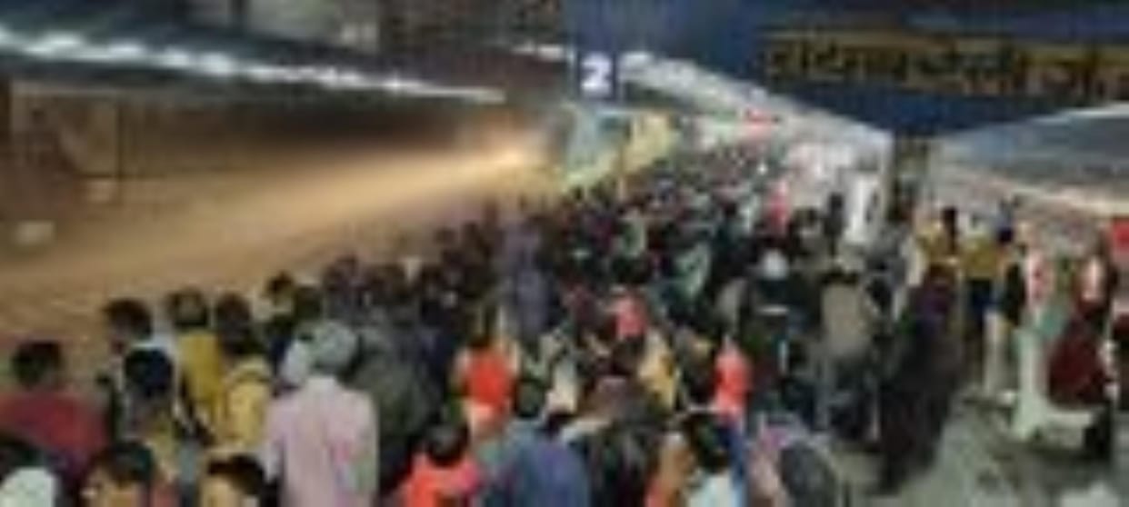 Crowd gathered at the station for Mahakumbh, commotion