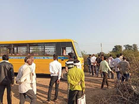 Sehore News School bus crushed bike riders in Shahganj two people died on spot two children seriously injured