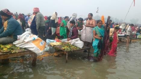 1.25 lakh devotees took a dip of faith in Saryu