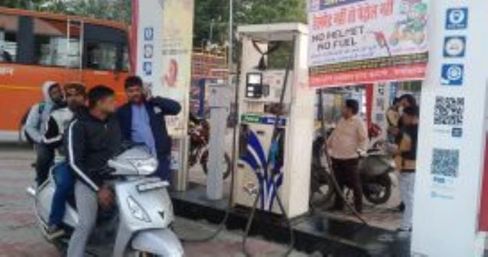 Action will be taken if found taking petrol without wearing helmet