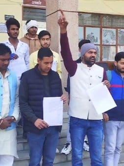 Uproar among students in Collectorate over making fake certificate