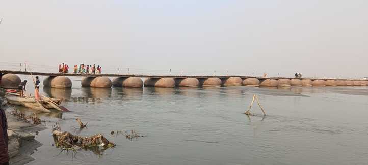 Traffic will remain closed from the pontoon bridge today