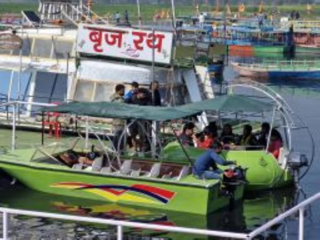 Cruise and speed boat operations should be stopped on the ghats of Vrindavan