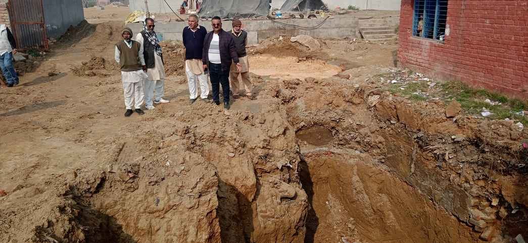 Stopped the work of construction of clear water tank in the empty space behind Government Middle School Dhani.