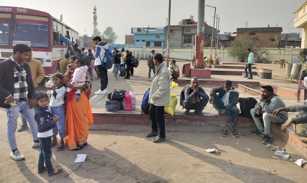 Buses stuck in Mahakumbh and Ayodhya, bus stands deserted