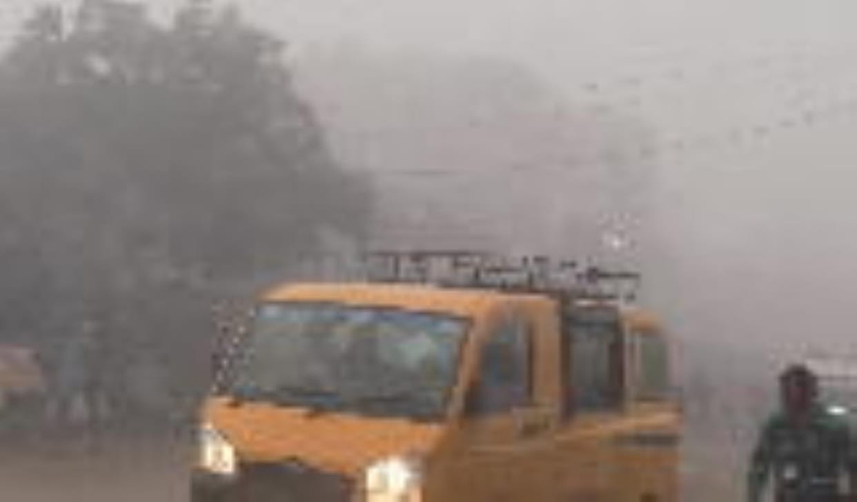 Wheels of vehicles stopped due to dense fog, valley shivered with cold