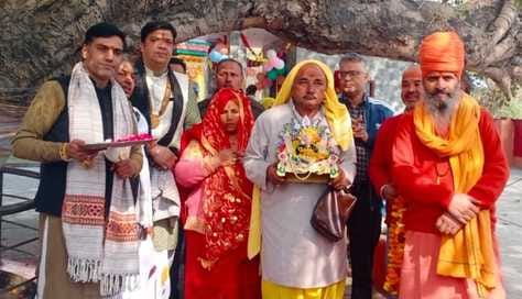 Thousands of devotees took a dip in Brahmoti on Mauni Amavasya.