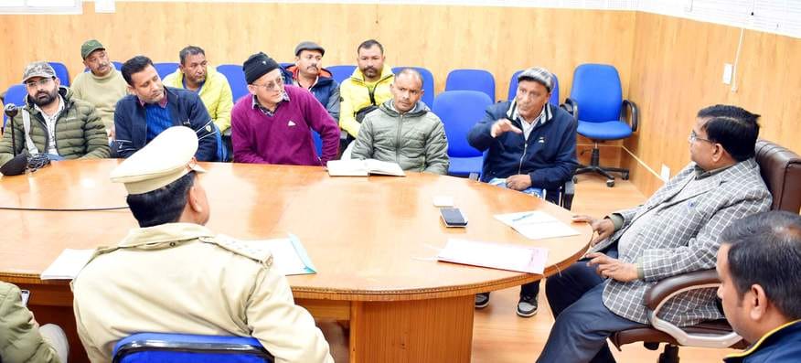 Adequate accommodation arrangements in Badrinath, do not limit the number of travelers