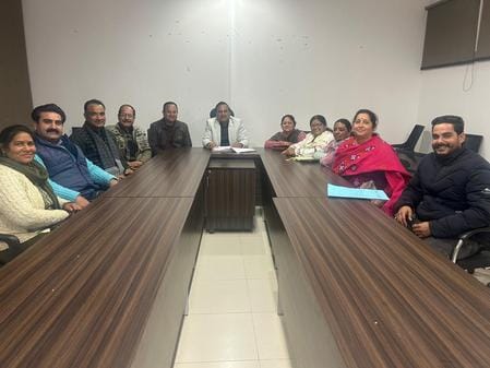 The meeting of Municipal Council Bilaspur was held under the chairmanship of Chairman Kamal Gautam.