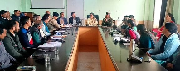 Officials did not turn up for the quarterly meeting; Panchayat Samiti members created ruckus.